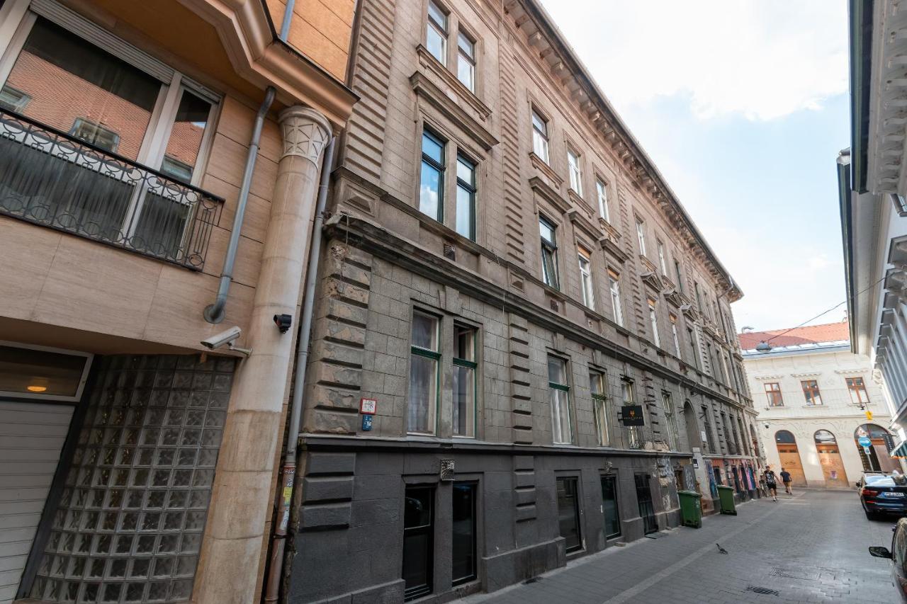 Spacious & Stylish Apartment In Downtown Budapest Luaran gambar